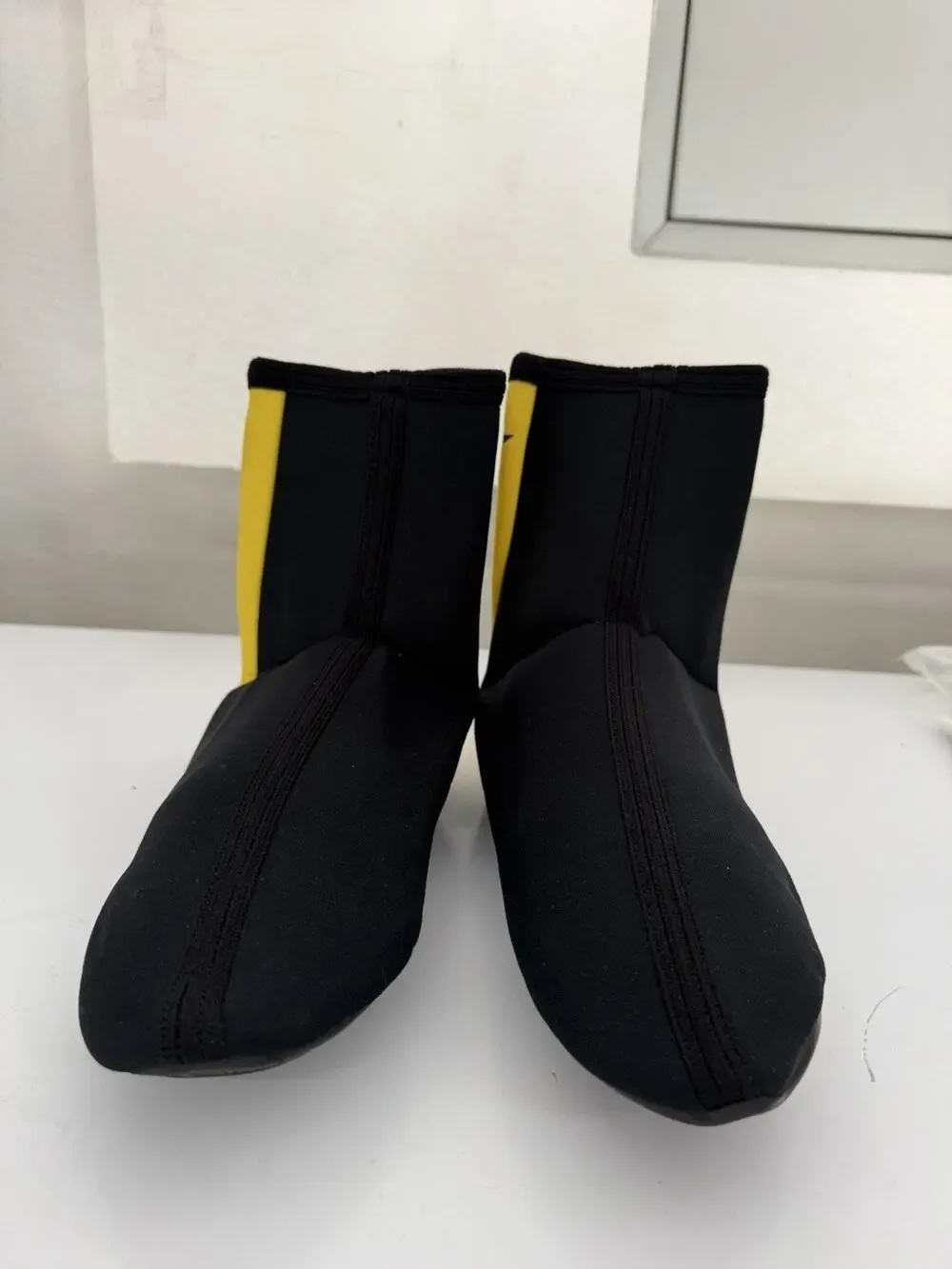 Spikes Wear Zip-Up Aqua Shoes Medium Black/ Yellow